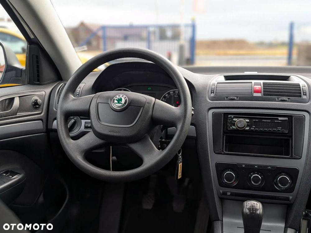 Skoda Octavia 1.4 - 13