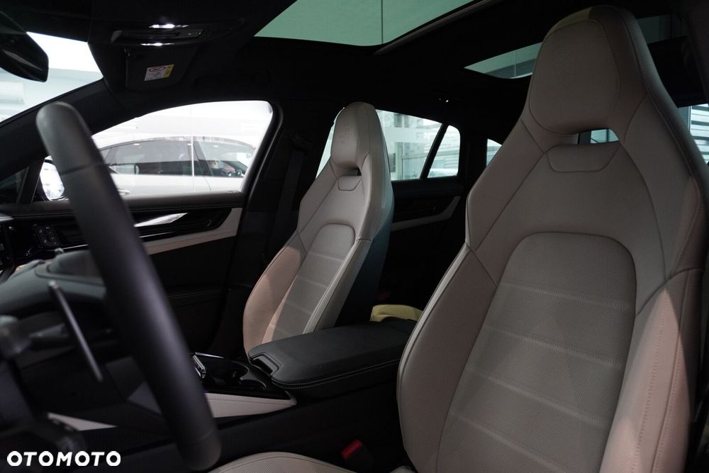 Porsche Panamera 4 - 25
