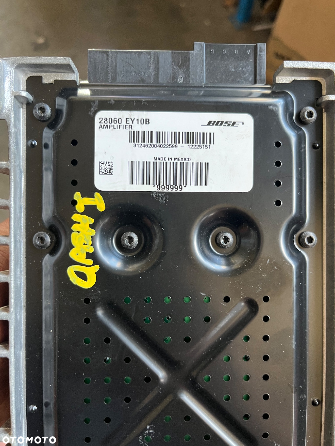 Głośnik wzmacniacz Nissan Qashqai J10 BOSE - 2