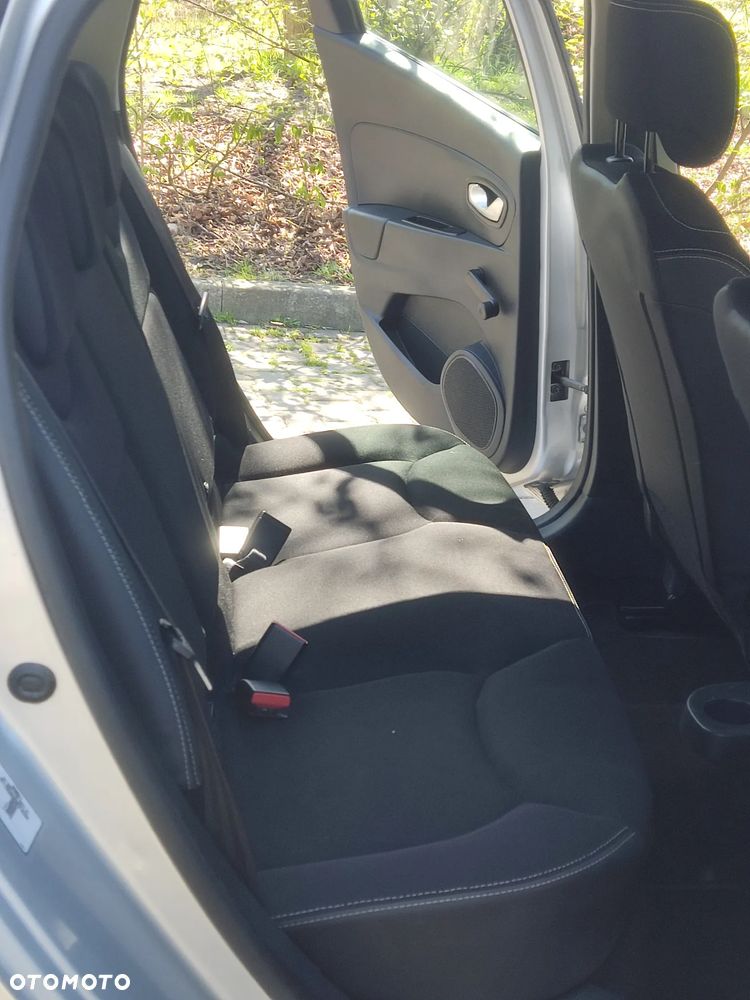 Renault Clio 1.2 16V Confort Privilege - 17