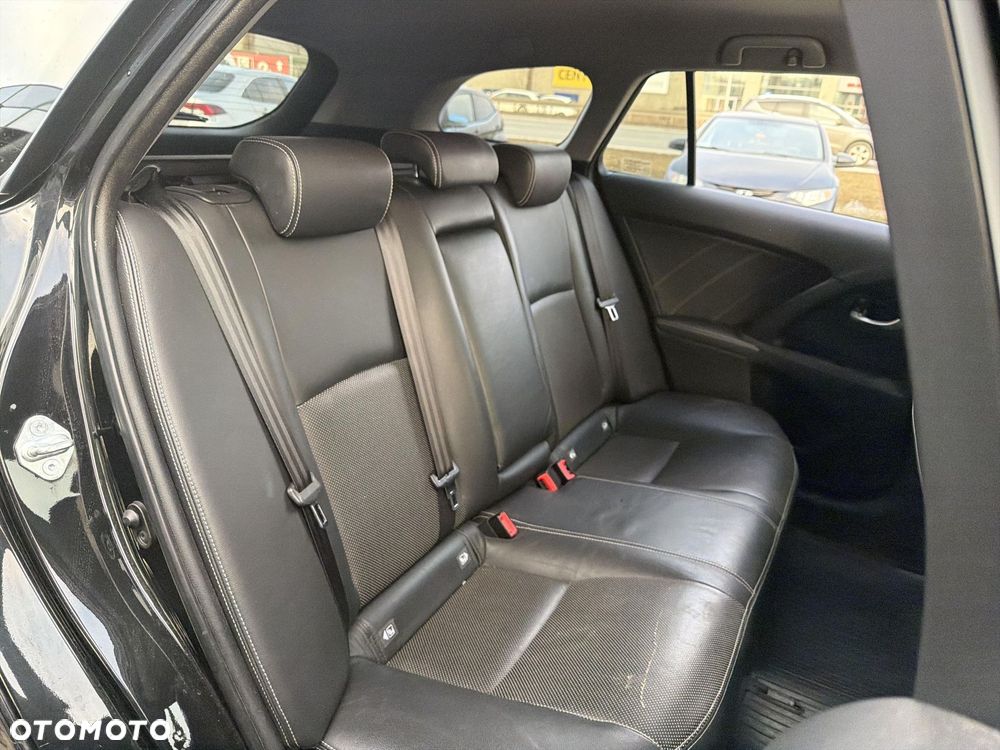 Toyota Avensis 2.0 D-4D Premium - 23