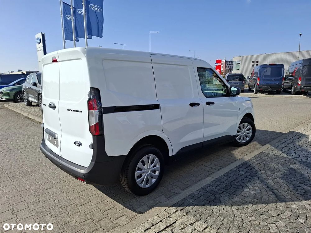 Ford Transit Courier - 7