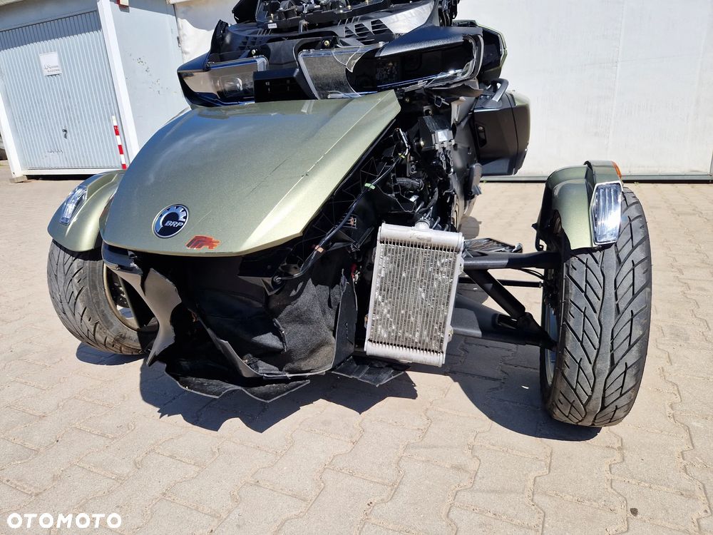 Can-Am Spyder - 10