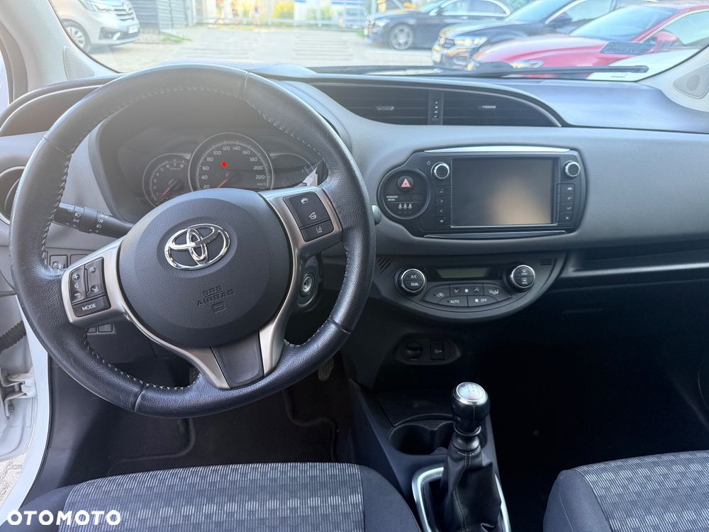Toyota Yaris 1.33 Premium EU6 - 6