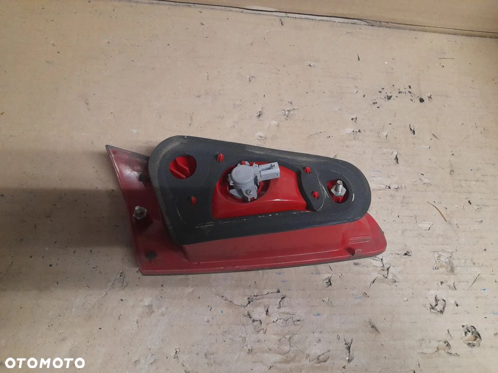 Alfa Romeo 147 - lampa tylna prawa w klapę - 4