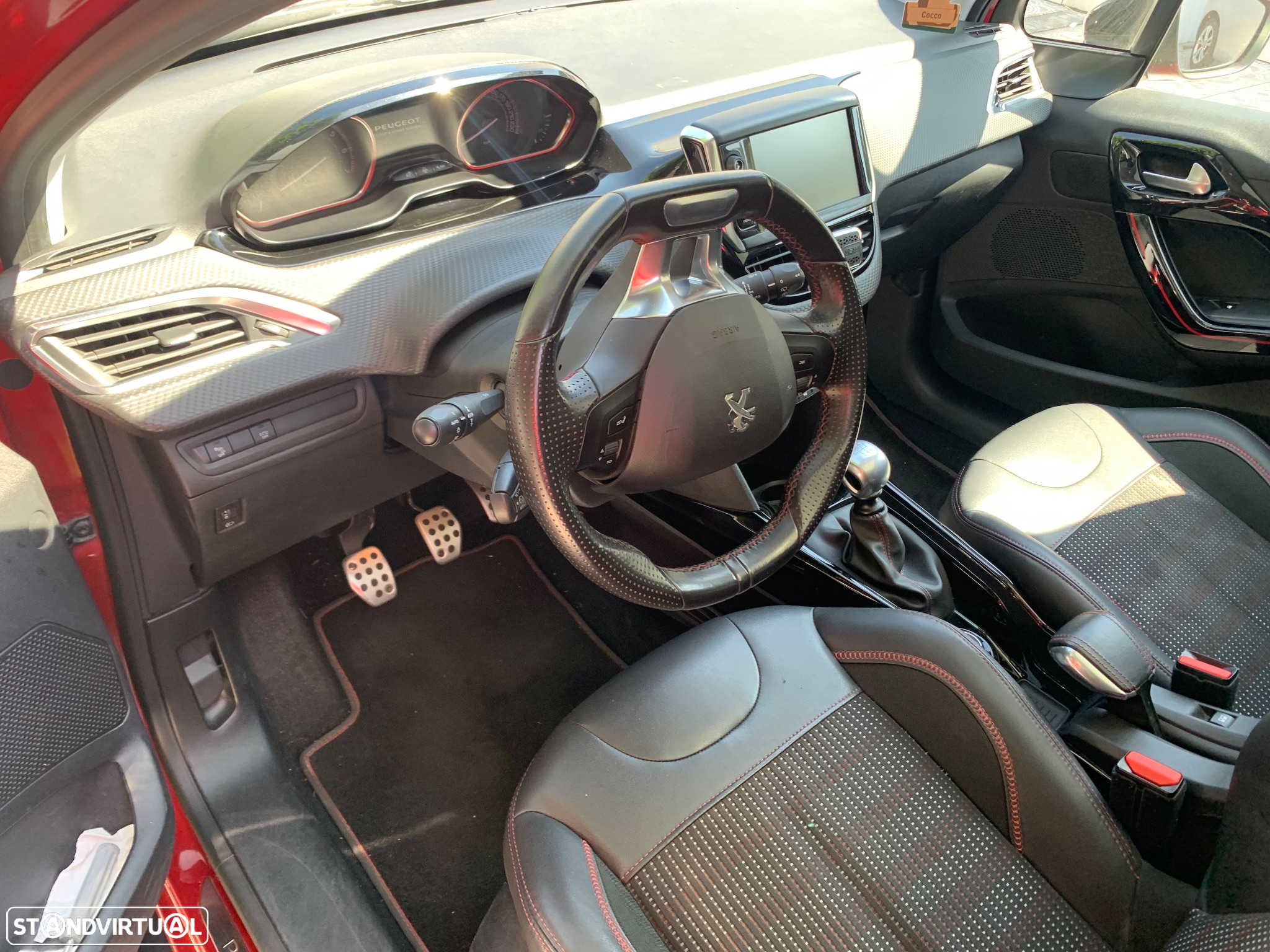 Peugeot 2008 1.2 PureTech GT Line - 4