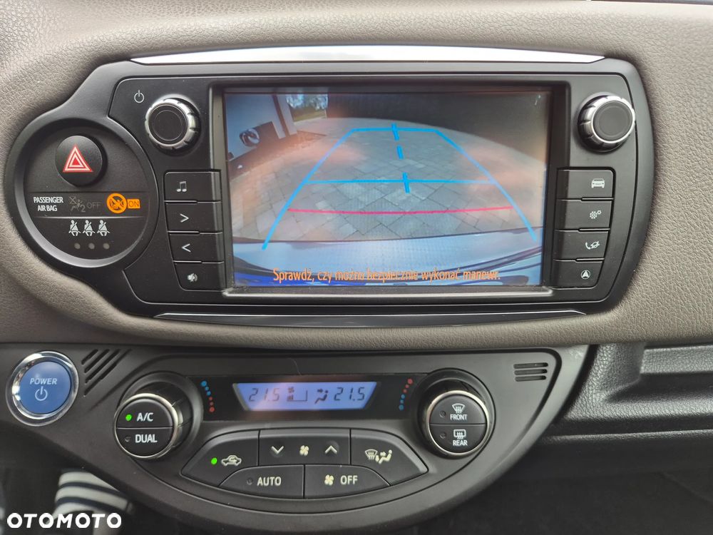 Toyota Yaris Hybrid 100 Business Edition - 24