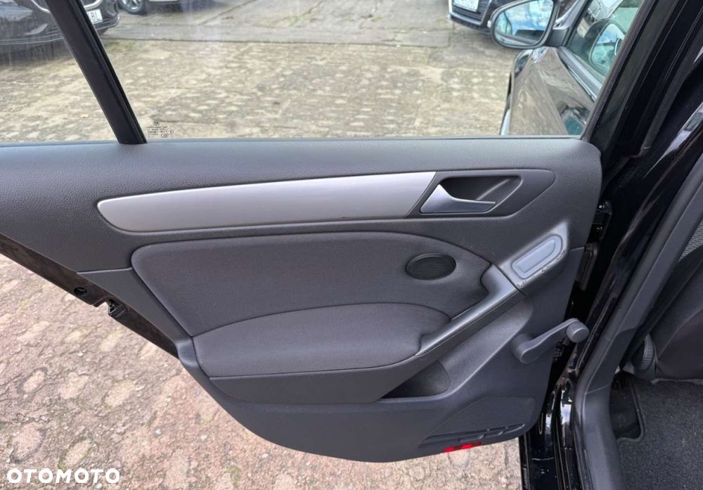 Volkswagen Golf - 22