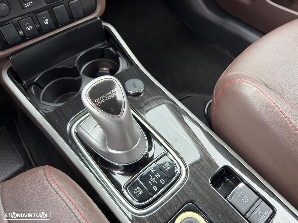Mitsubishi Outlander 2.0 Instyle Navi - 32