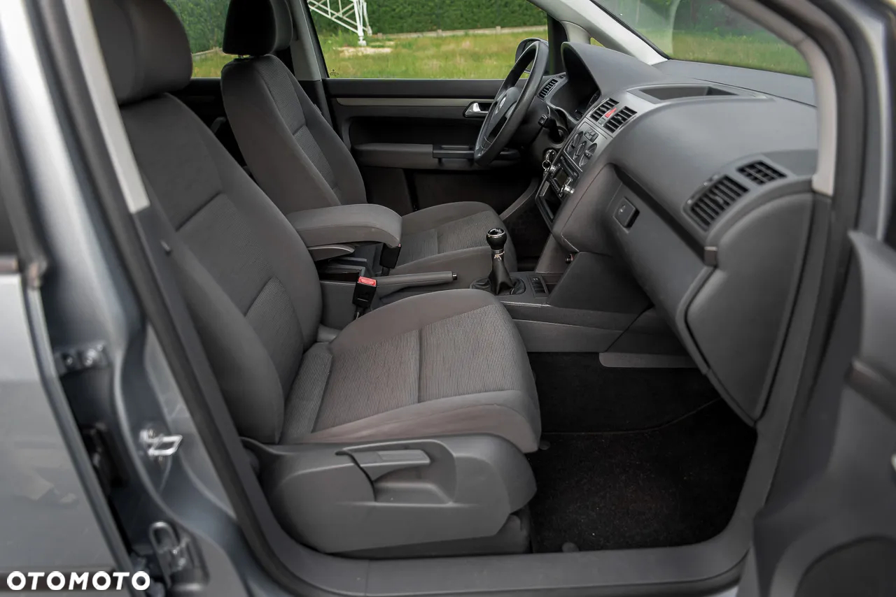 Volkswagen Touran 1.6 Conceptline - 14
