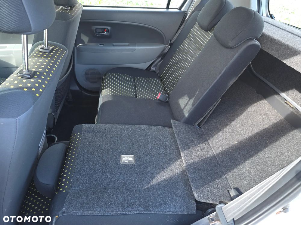Daihatsu Sirion - 19
