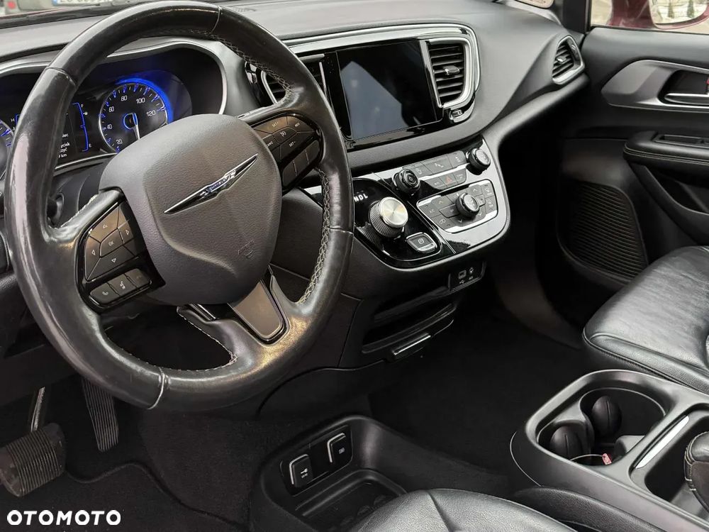 Chrysler Pacifica - 9