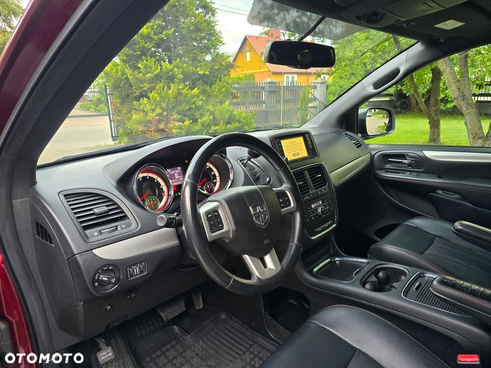 Dodge Grand Caravan - 12