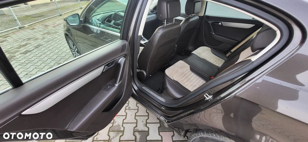 Volkswagen Passat - 12
