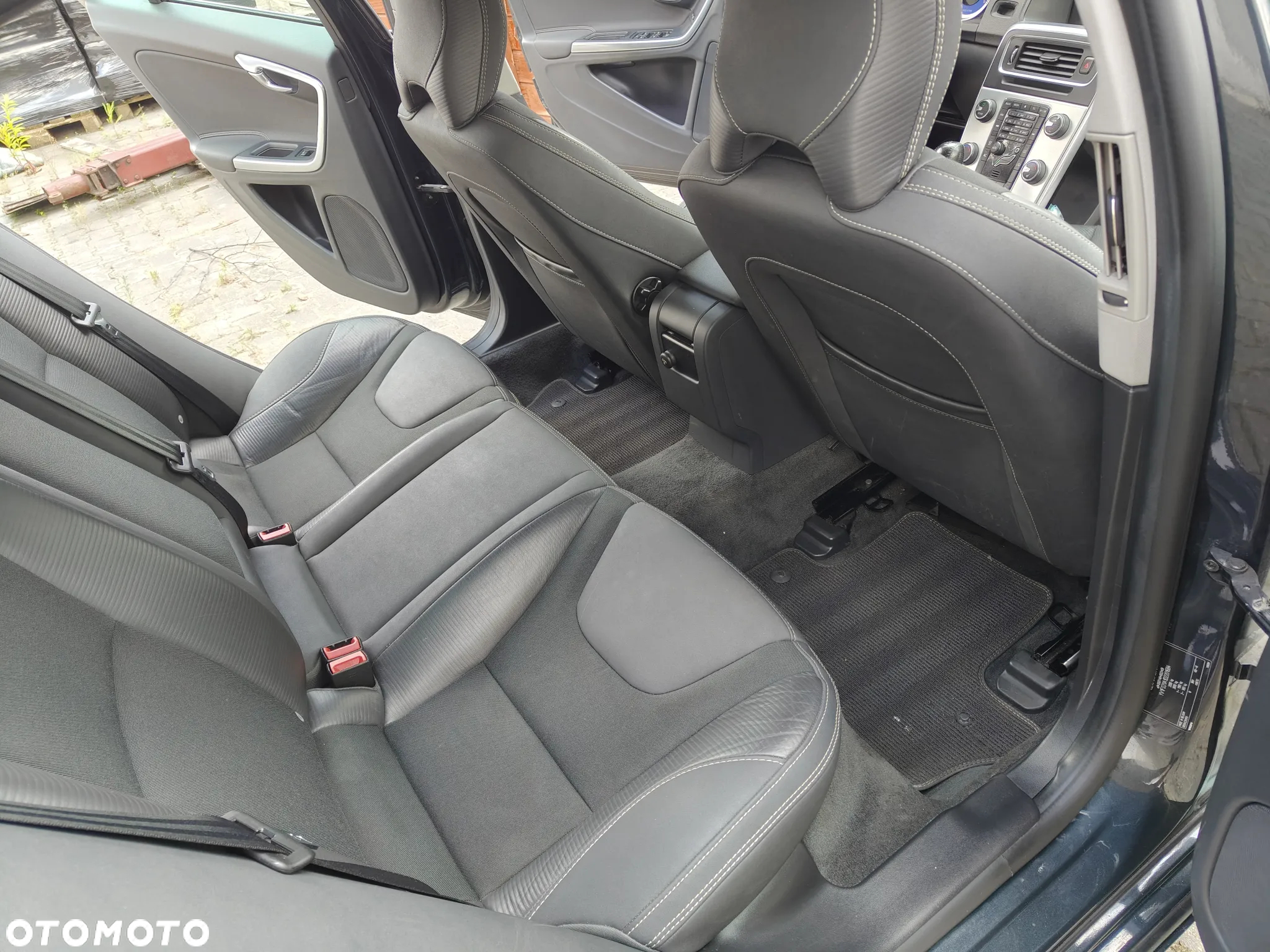 Volvo S60 D3 R-Design - 14