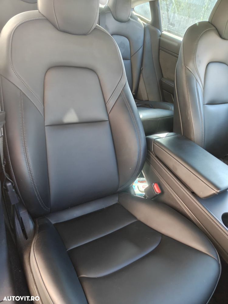 Tesla Model 3 - 10