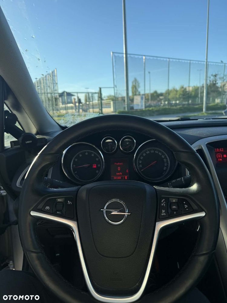 Opel Astra 1.4 Turbo - 4