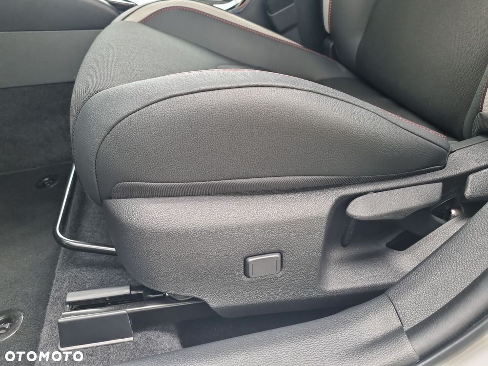 Toyota Corolla 2.0 Hybrid GR Sport - 24