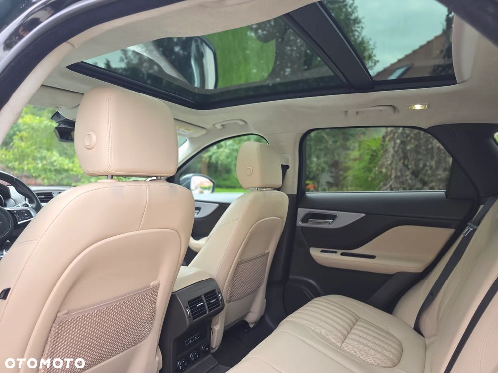 Jaguar F-Pace P250 AWD R-Dynamic Black - 27