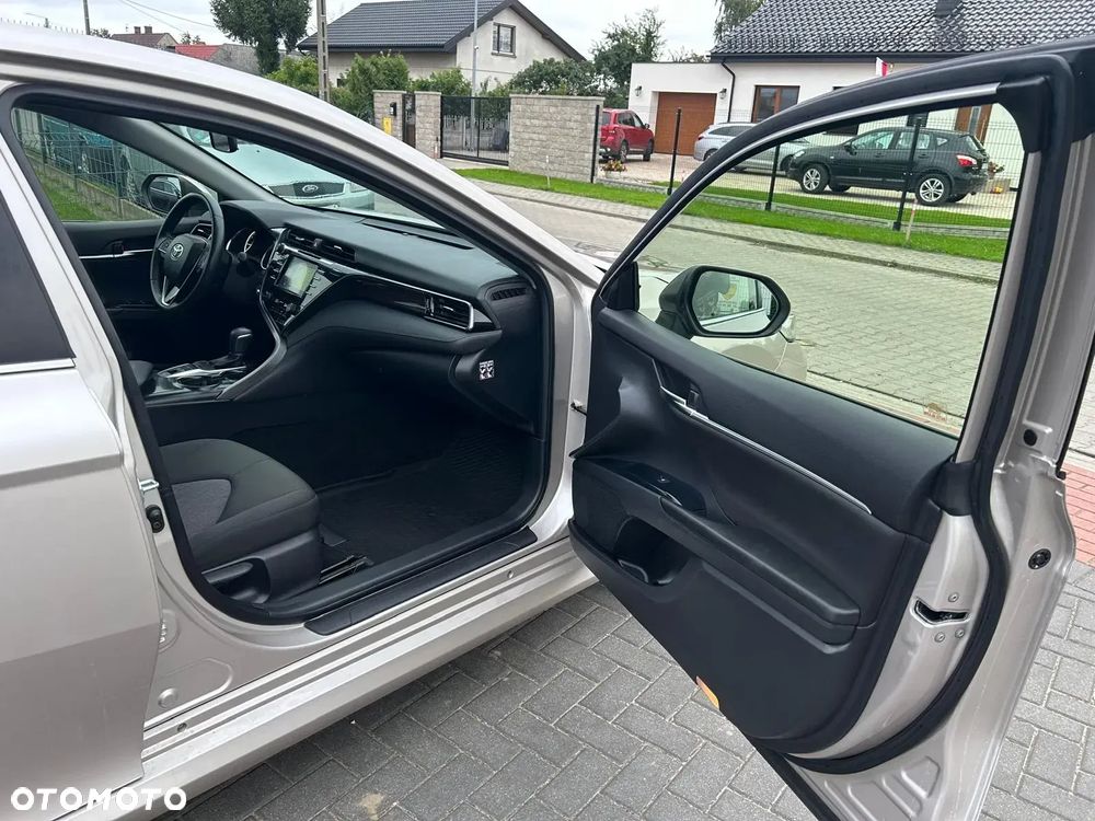 Toyota Camry 2.5 Hybrid Comfort CVT - 28