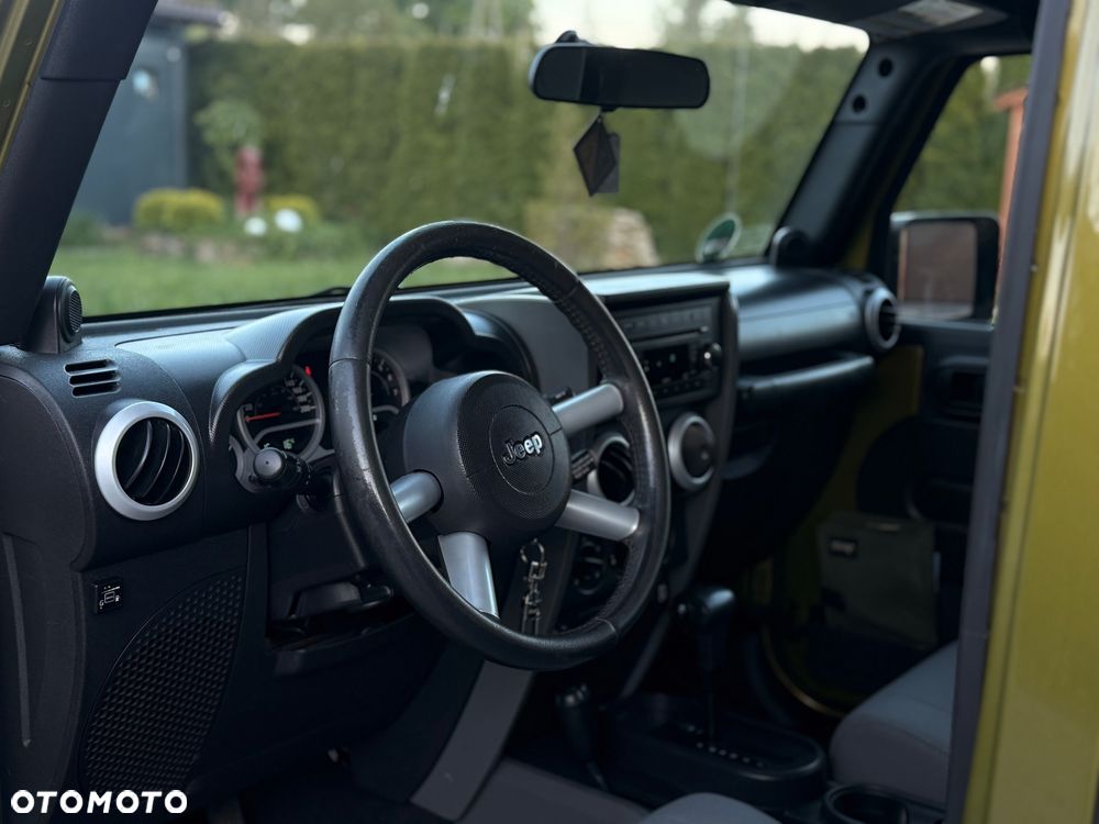 Jeep Wrangler Unlimited 3.8 Sahara - 14
