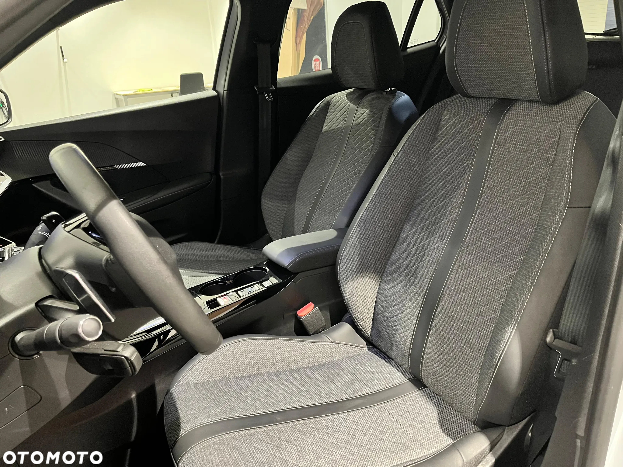 Peugeot 2008 PureTech mHEV Allure e-DCS6 - 15