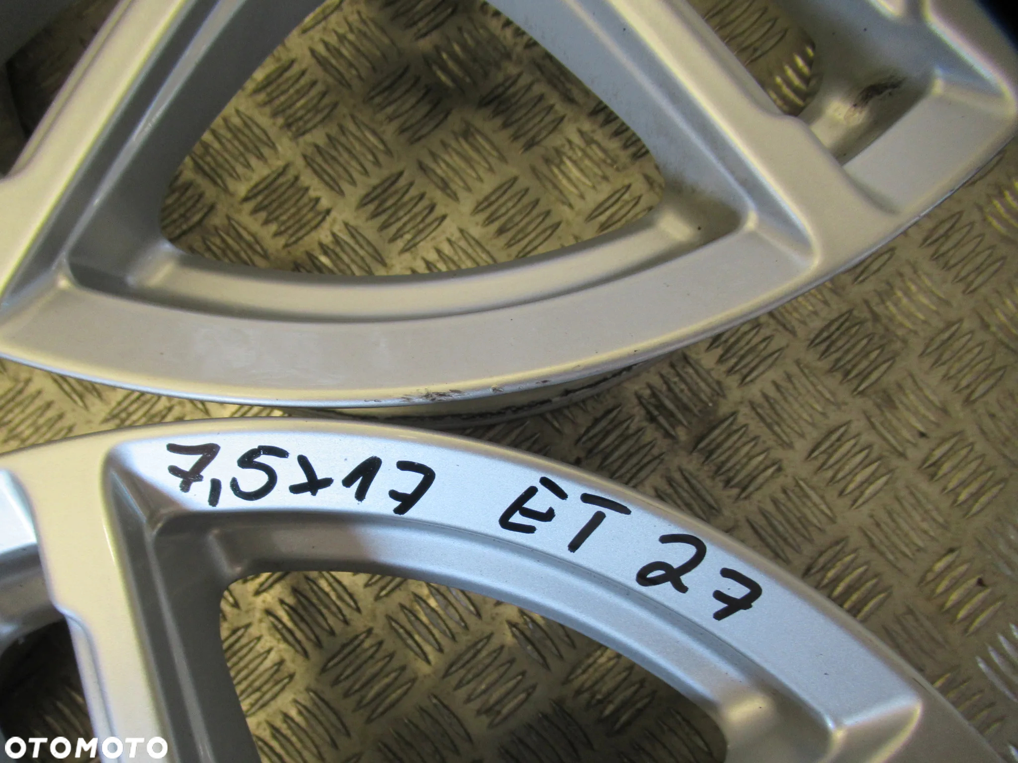 Felgi Audi A4 B8 B9 Vw Passat Golf Touran T-Rock Skoda Octavia Superb 7,5Jx17 et27 5x112 - 6