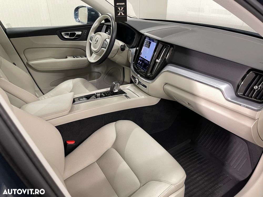 Volvo XC 60 B4 MHEV AT8 AWD Momentum - 11