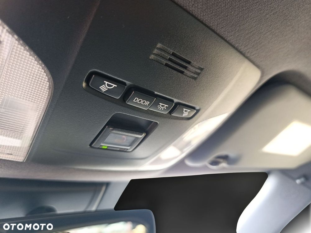 Toyota Corolla 2.0 Hybrid Executive - 36