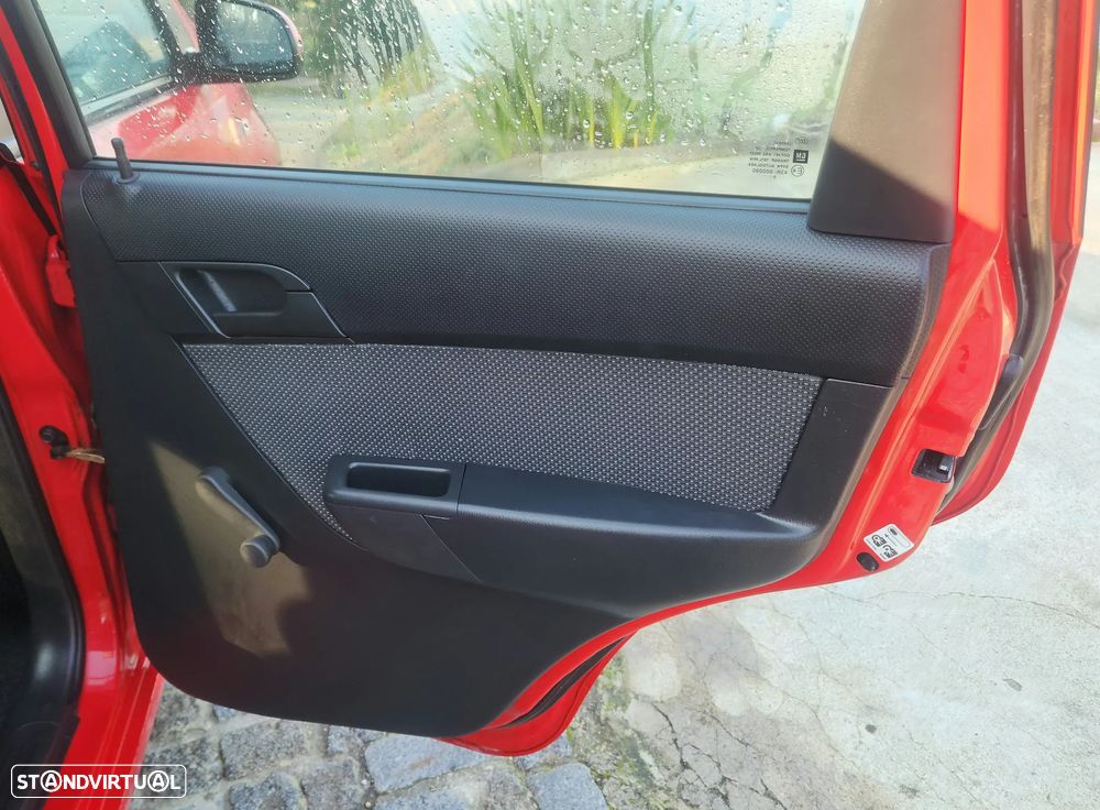 Chevrolet Aveo 1.2 LS - 17