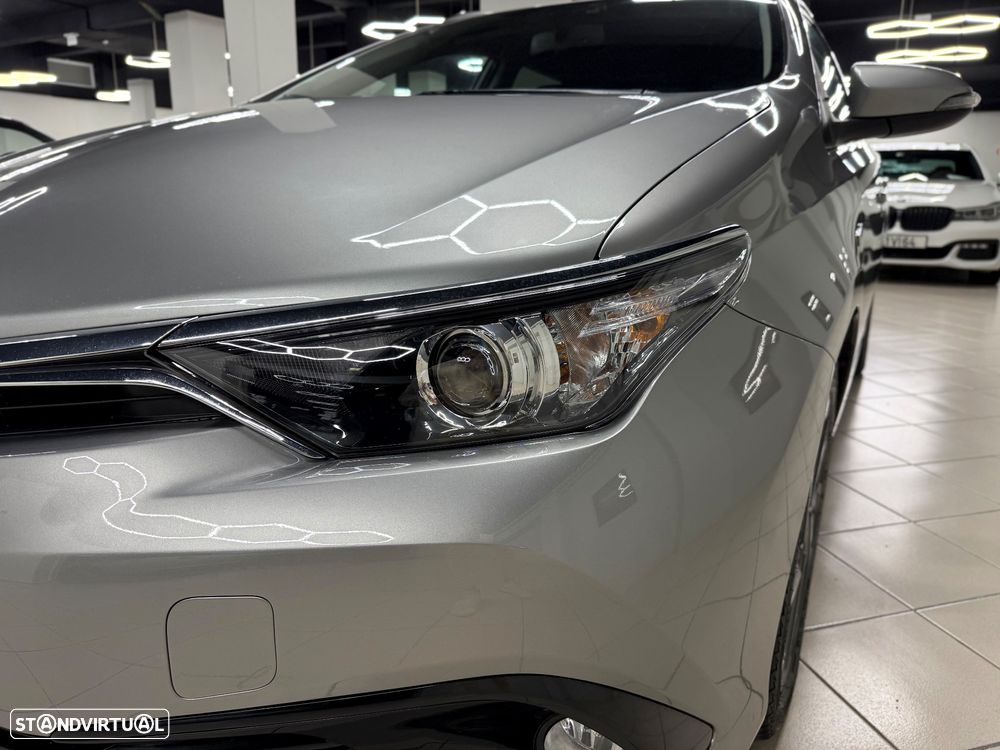 Toyota Auris Touring Sports 1.8 HSD Comfort +P.Sport+Navi - 11