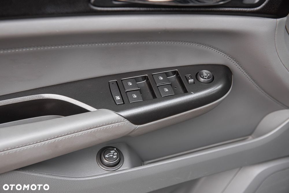 Cadillac SRX - 16
