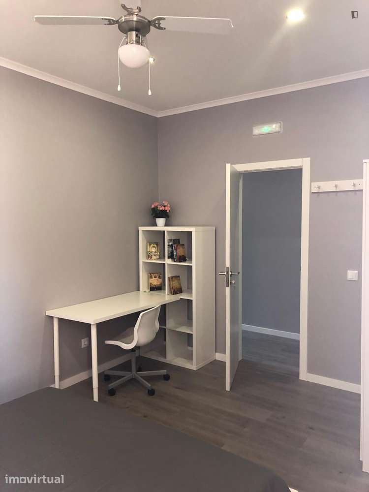 Quarto - localizado em São Sebastião Lisbon - Grande imagem: 4/13