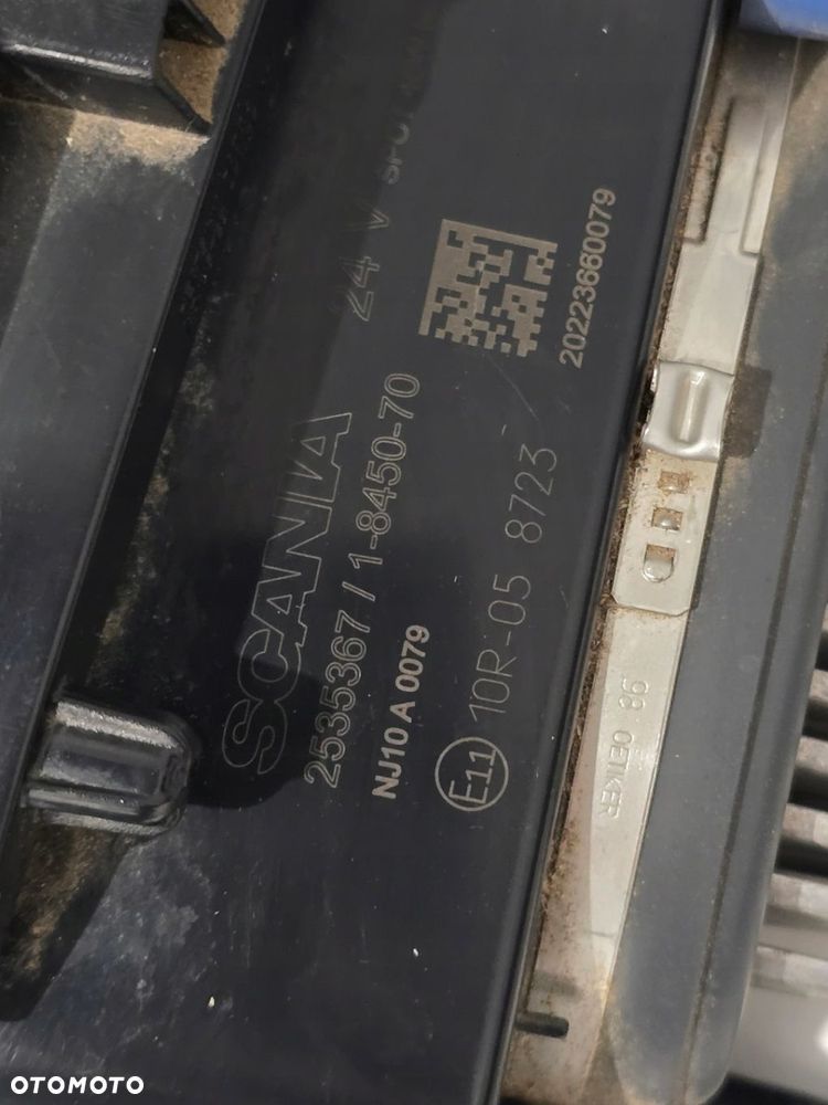 HALOGEN DACHOWY PRAWY SCANIA S R NTG 2535367 - 3