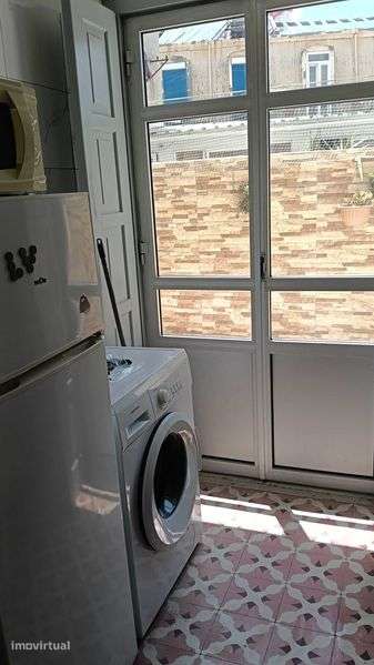 Alugo T0 com terraço zona da Infante Santo - Grande imagem: 2/6