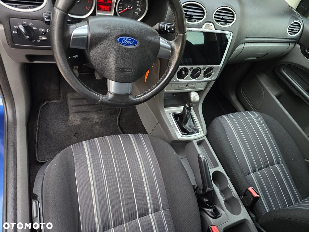 Ford Focus 1.6 16V Titanium - 23