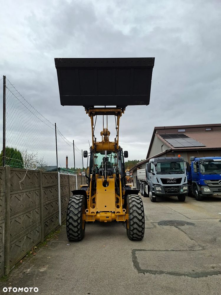 Caterpillar CAT 914 M - 12