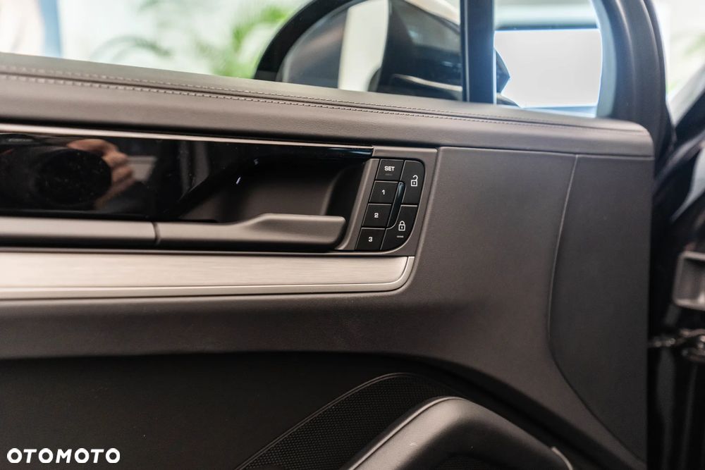 Porsche Cayenne E-Hybrid PHEV Black Edition - 21