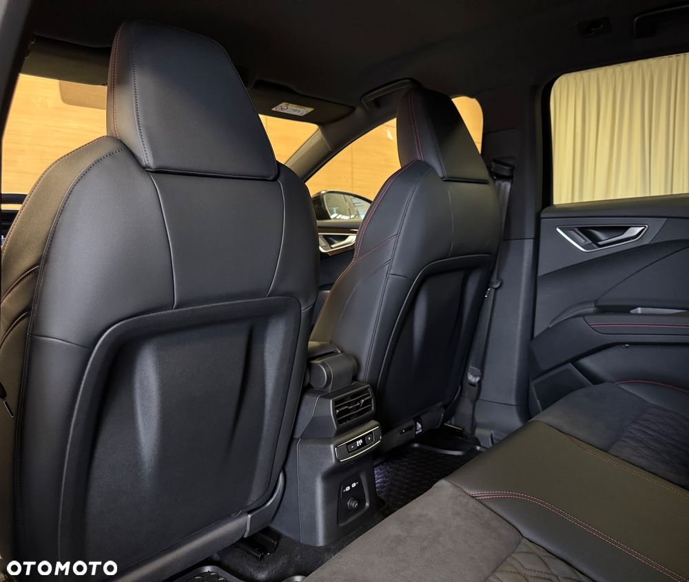 Audi Q4 e-tron 45 82kWh S Line Edition - 12