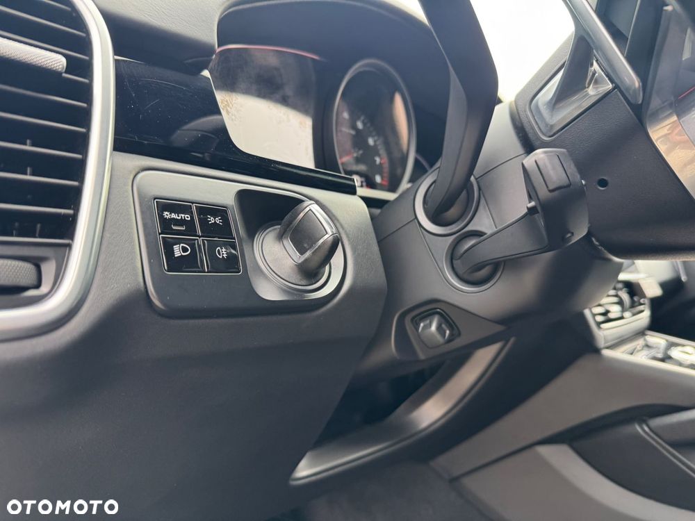 Porsche Cayenne - 17