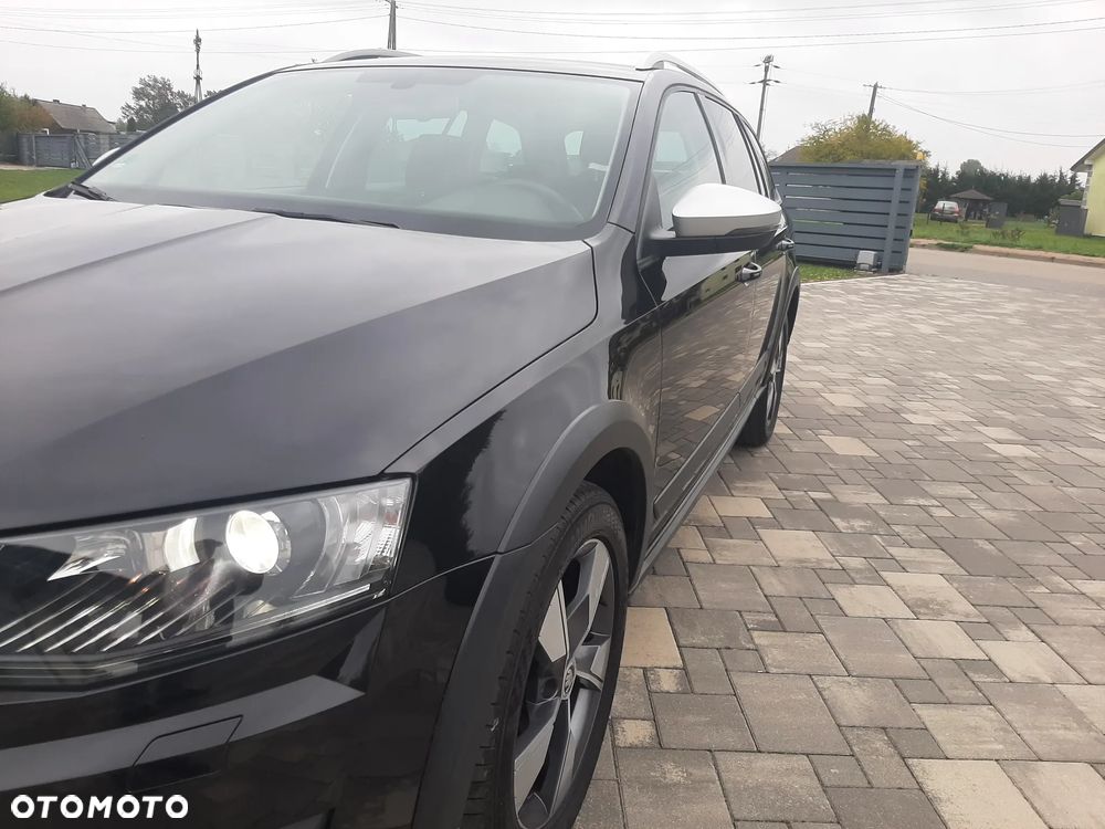 Skoda Octavia Combi 2.0 TDI 4x4 DSG Scout - 17