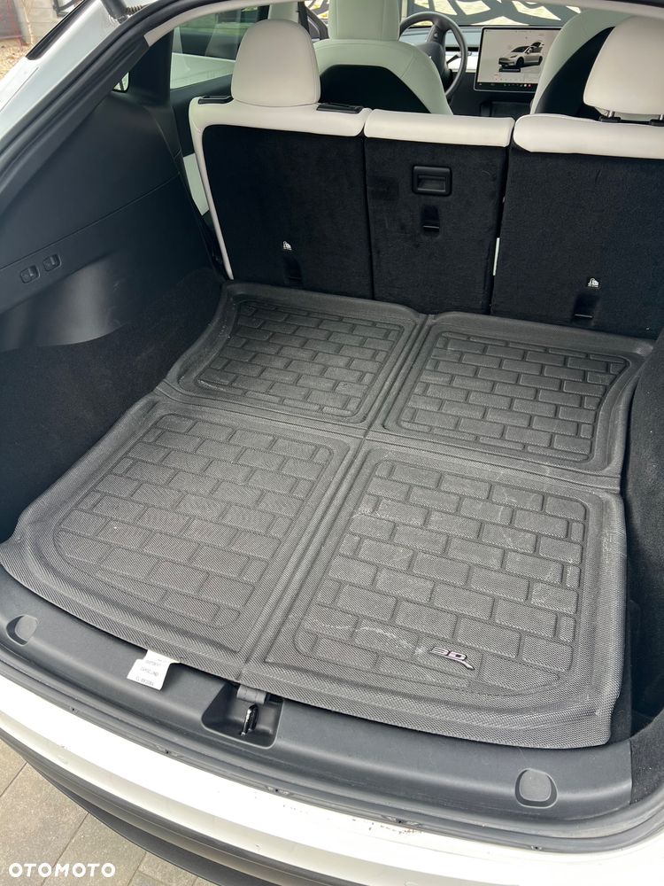 Tesla Model Y Performance AWD - 10