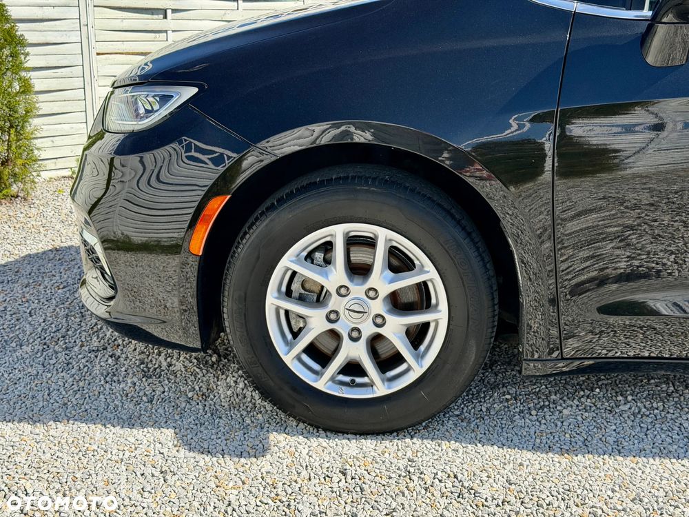 Chrysler Pacifica - 25