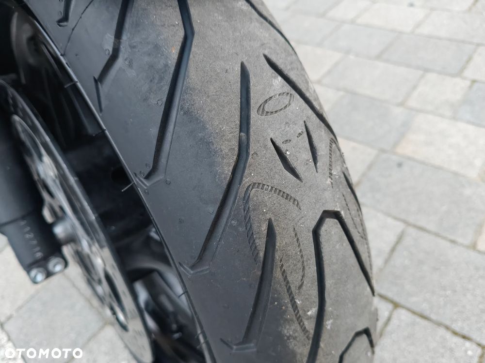 Suzuki GSR - 16