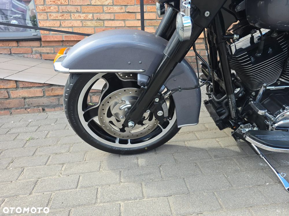 Harley-Davidson Touring Street Glide - 18