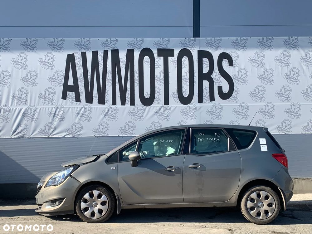 OPEL MERIVA 2015 *SAMOCHÓD NA CZĘŚCI* 4103  MASKA, LAMPA, DRZWI, LUSTERKO, ZDERZAK, GRILL, BŁOTNIK, KLAPA, BELKA, DESKA, FOTELE, KANAPA, ĆWIARTKA KIEROWNICA, TARCZE, ZACISKI, ZAWIESZENIE, KOMPLETNY PRZÓD, KOMPLETNY TYŁ, LICZNIK, ZEGARY, PRAWE LEWE PRZÓD TYŁ KOD LAKIERU GJM - 1