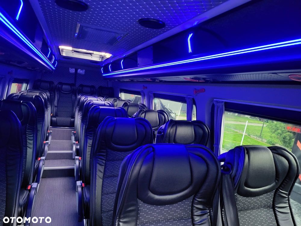 Mercedes-Benz Sprinter - 11