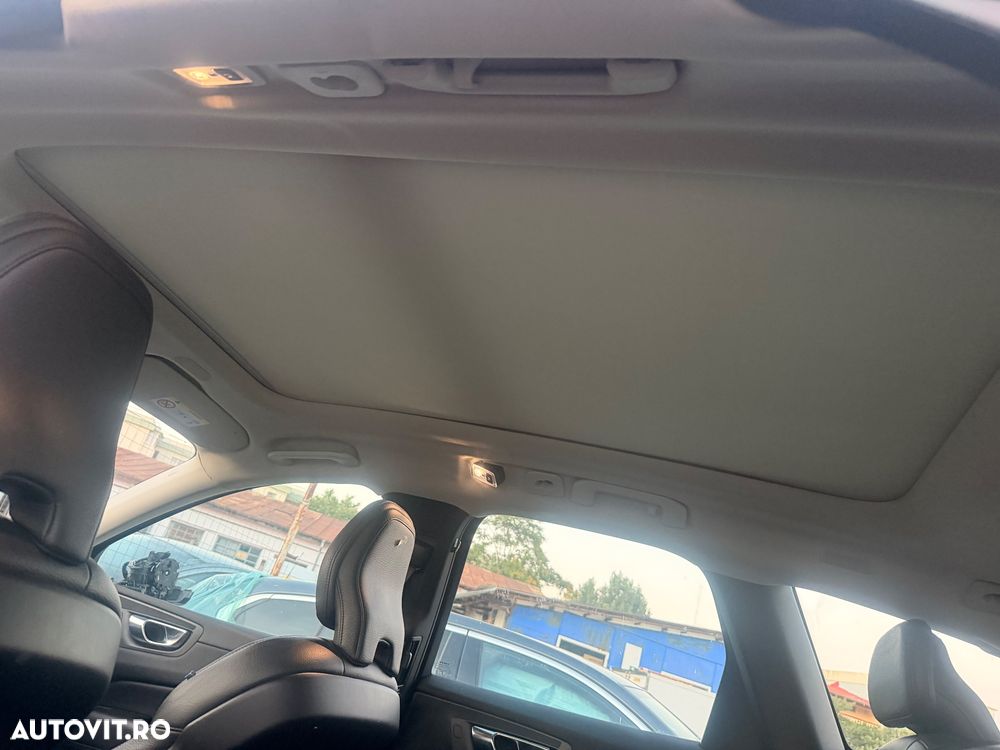 Volvo XC 60 T8 Twin Engine AWD Momentum - 18