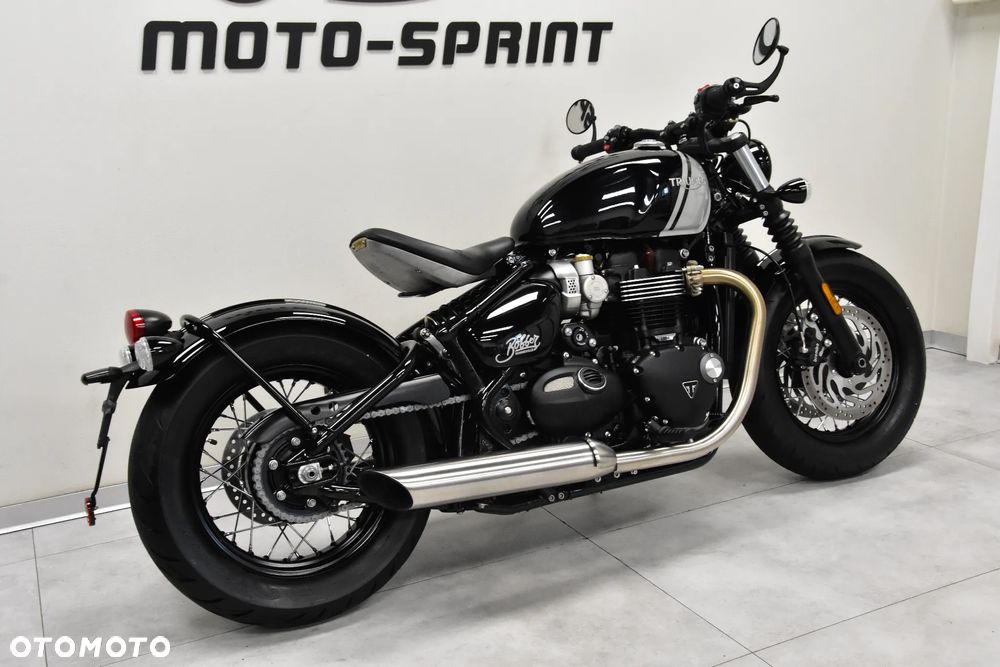 Triumph Bonneville Bobber - 4