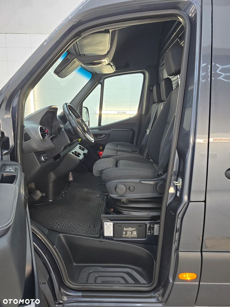 Mercedes-Benz SPRINTER 319 3.0 V6 CDI AUTOMAT 4,40Cm Długi SERWIS ASO MERCEDES-BENZ DO OSTATNIEGO km SALON PL FUL LED HIGH PERFORMANCE MBUX z ekranem dotykowym 10,25 cali SIEDZENIE KIEROWCY KOMFORTOWE, HYDRAULICZNE RESOROWANE PODGRZEWANA SZYBA PRZEDNIA TEMPOMAT KAMERA COFANIA LAKIER METALIK - 23